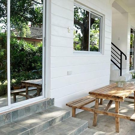 Location One Eighty Bed & Breakfast Bangcusay Eksteriør bilde